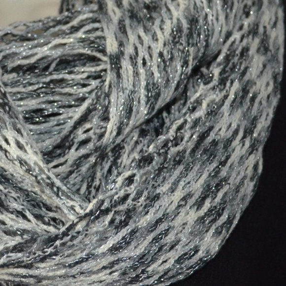 Steve Madden Grey Black & White Fishnet Infinity Crochet Scarf OS - Picture 3 of 6